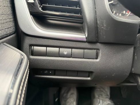 Used 2021 Nissan Rogue SV image 21