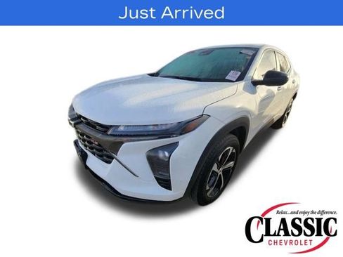 Used 2025 Chevrolet Trax RS image 5