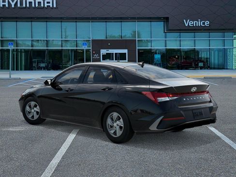 New 2026 Hyundai Elantra SE FWD image 5