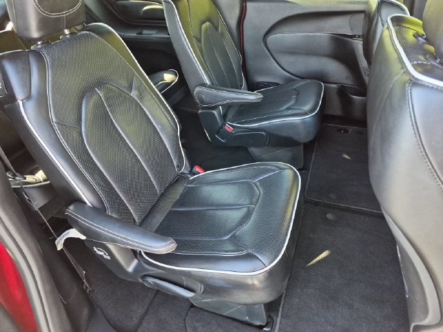 Used 2025 Chrysler Pacifica Limited FWD image 21