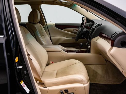Used 2011 Lexus LS 460 AWD w/ Luxury Value Edition image 25