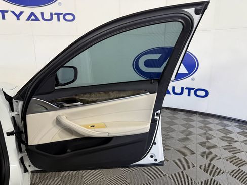 Used 2021 BMW 540i w/ Convenience Package image 13