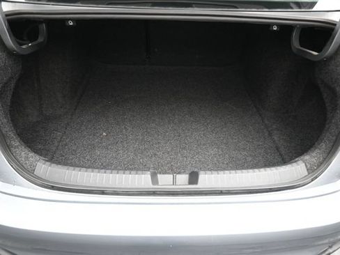 Used 2024 Volkswagen Jetta SE FWD image 12