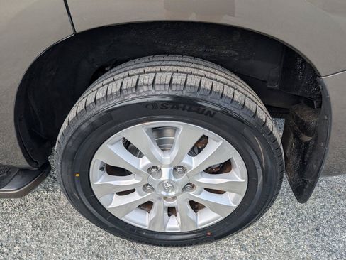 Used 2014 Toyota Sequoia Platinum AWD/4WD image 10