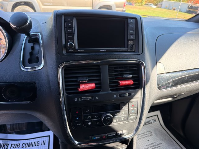 Used 2018 Dodge Grand Caravan SXT w/ Driver Convenience Group FWD image 18