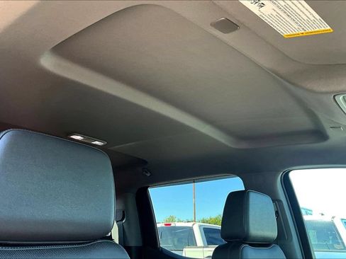 Used 2023 GMC Sierra 1500 SLT w/ SLT Premium Package AWD/4WD image 17