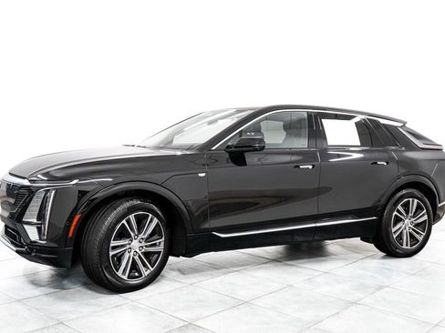 Used 2024 Cadillac Lyriq Luxury AWD/4WD image 4