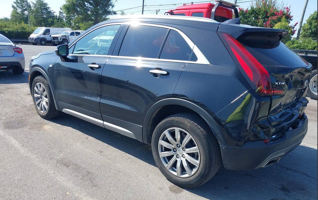 Used 2022 Cadillac XT4 Premium Luxury w/ Enhanced Visibility Package FWD image 34