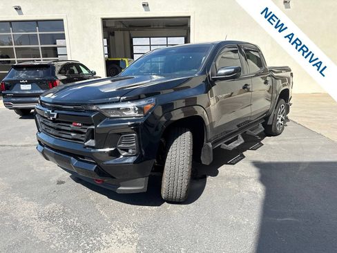 Used 2024 Chevrolet Colorado Z71 w/ Z71 Convenience Package 2 AWD/4WD image 3