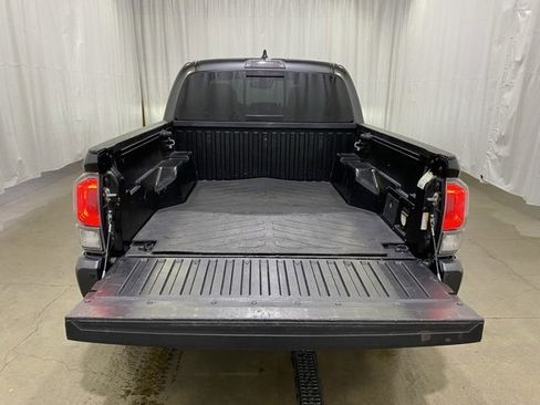Used 2020 Toyota Tacoma TRD Off-Road image 12
