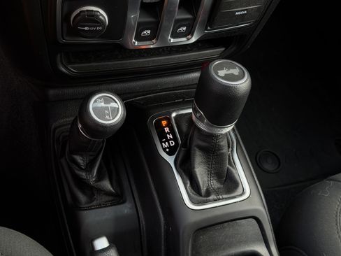Used 2021 Jeep Wrangler Sport AWD/4WD image 16