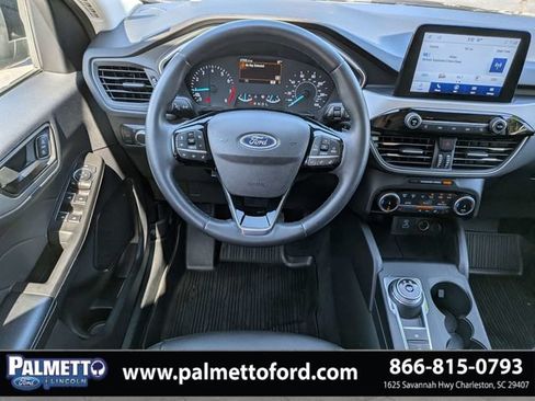 Used 2022 Ford Escape SE w/ SE Sport Appearance Package FWD image 16