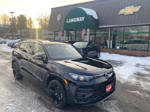 New 2025 Volkswagen Tiguan SE R-Line image 1