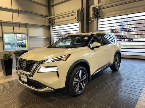 Used 2022 Nissan Rogue Platinum w/ Head-Up Display Package image 2