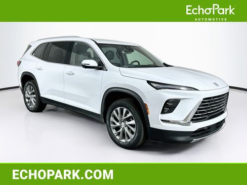 Used 2025 Buick Enclave Preferred FWD image 1