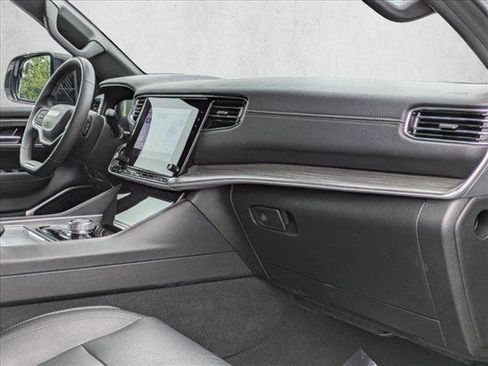 Used 2024 Jeep Wagoneer L Series II RWD image 28