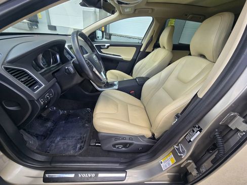 Used 2016 Volvo XC60 T5 Premier w/ Proximity Package AWD/4WD image 12