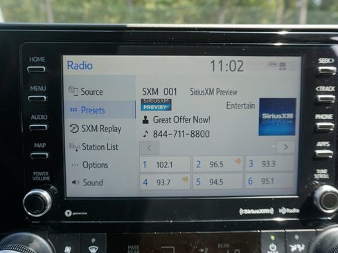 Used 2021 Toyota Highlander XLE FWD image 10