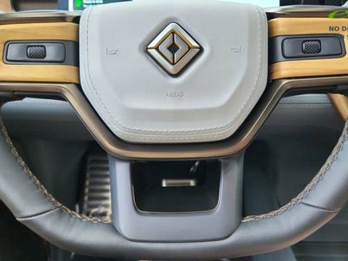 Used 2025 Rivian R1T Premium AWD/4WD image 42