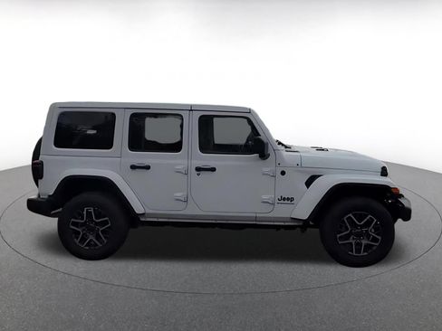 Used 2025 Jeep Wrangler Unlimited Sahara AWD/4WD image 13