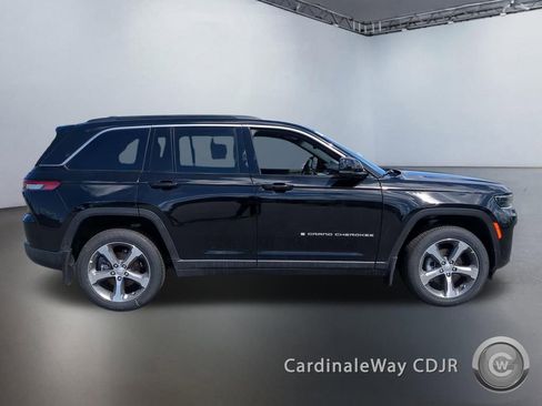 New 2026 Jeep Grand Cherokee Limited w/ Luxury Tech Group II AWD/4WD image 3