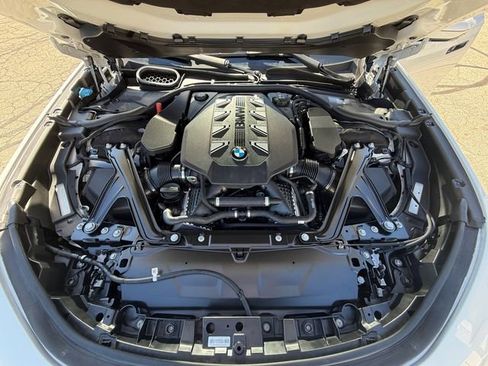 Used 2024 BMW 760i xDrive w/ Executive Package image 27