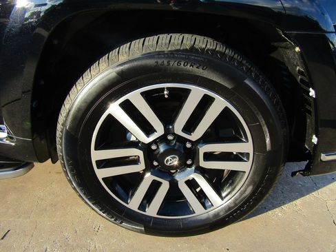 Used 2016 Toyota 4Runner SR5 image 7