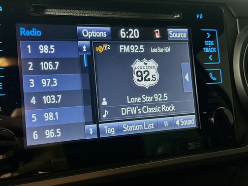 Used 2018 Toyota Tacoma TRD Sport w/ Technology Package image 21