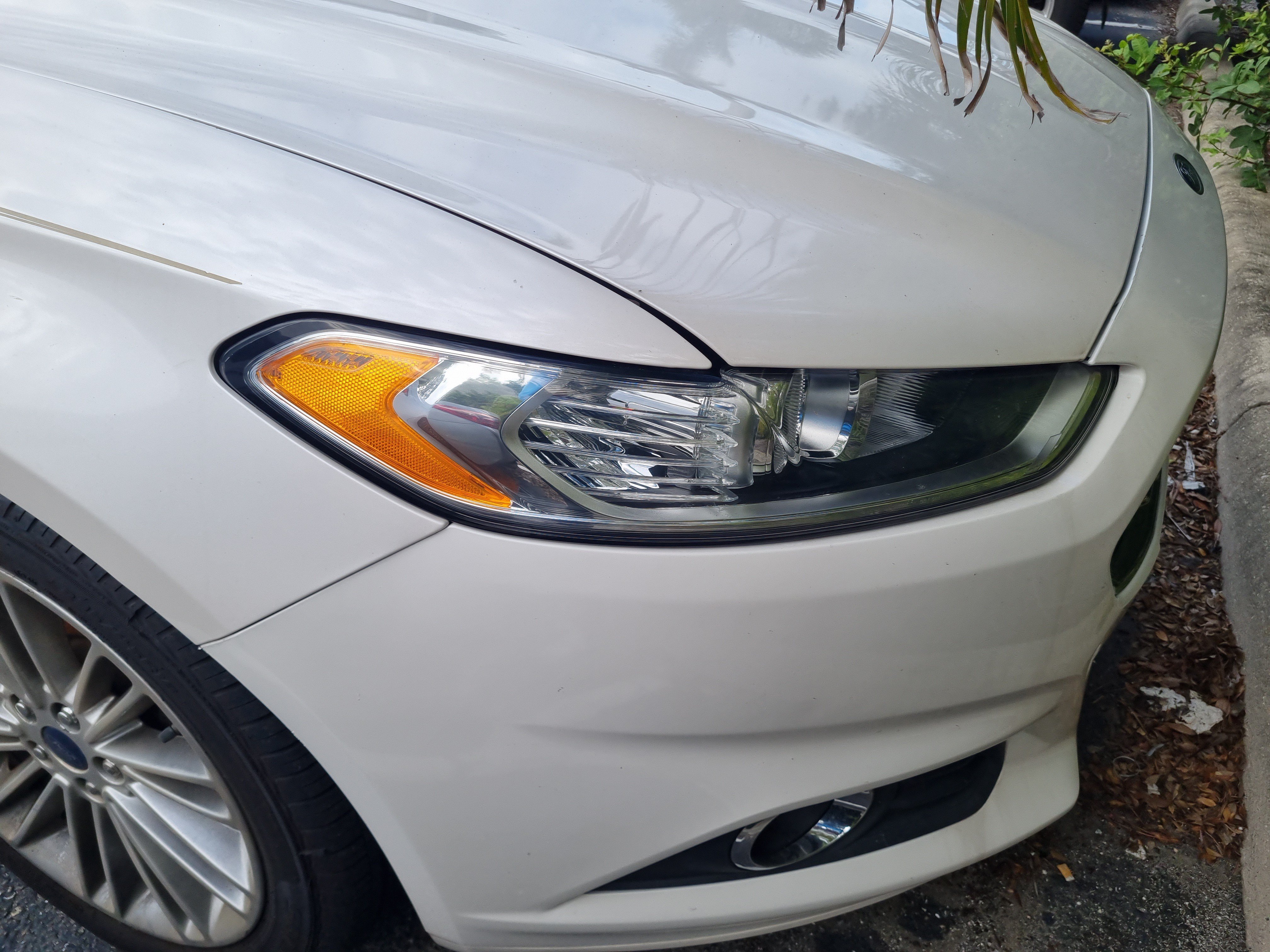 Used 2014 Ford Fusion SE w/ Equipment Group 202A FWD image 3