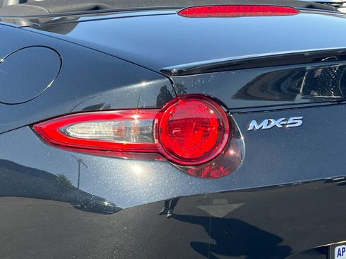 Used 2019 MAZDA MX-5 Miata Sport RWD image 26