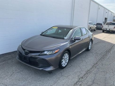 Used 2018 Toyota Camry LE image 25