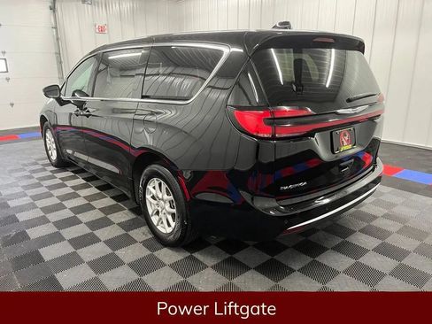 Used 2025 Chrysler Pacifica Select FWD image 7