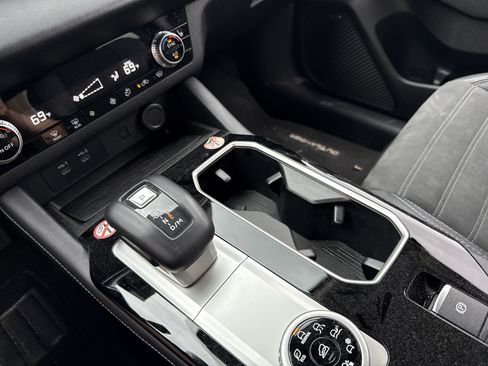 Used 2025 Mitsubishi Outlander SE AWD/4WD image 6