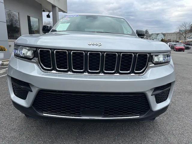 Certified 2024 Jeep Grand Cherokee Laredo X w/ Trailer Tow Package AWD/4WD image 3