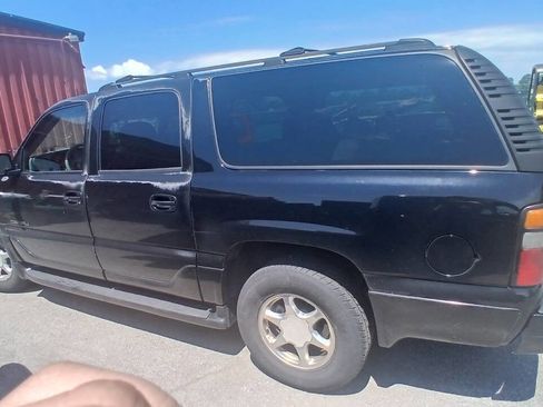 Used 2004 GMC Yukon XL Denali image 3