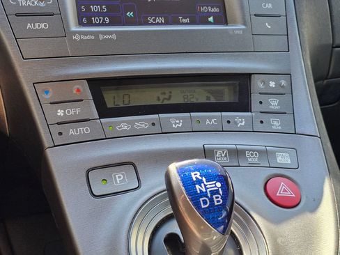 Used 2015 Toyota Prius Persona Series FWD image 18