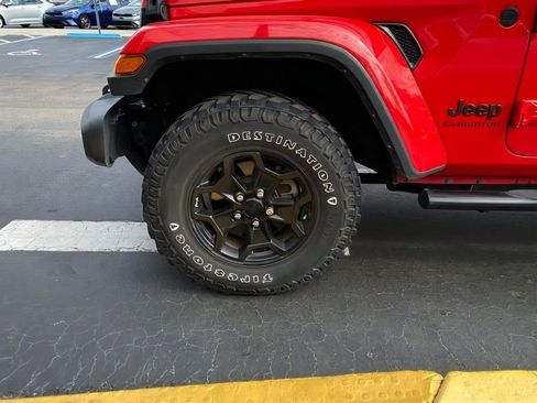 Used 2022 Jeep Gladiator Sport AWD/4WD image 10