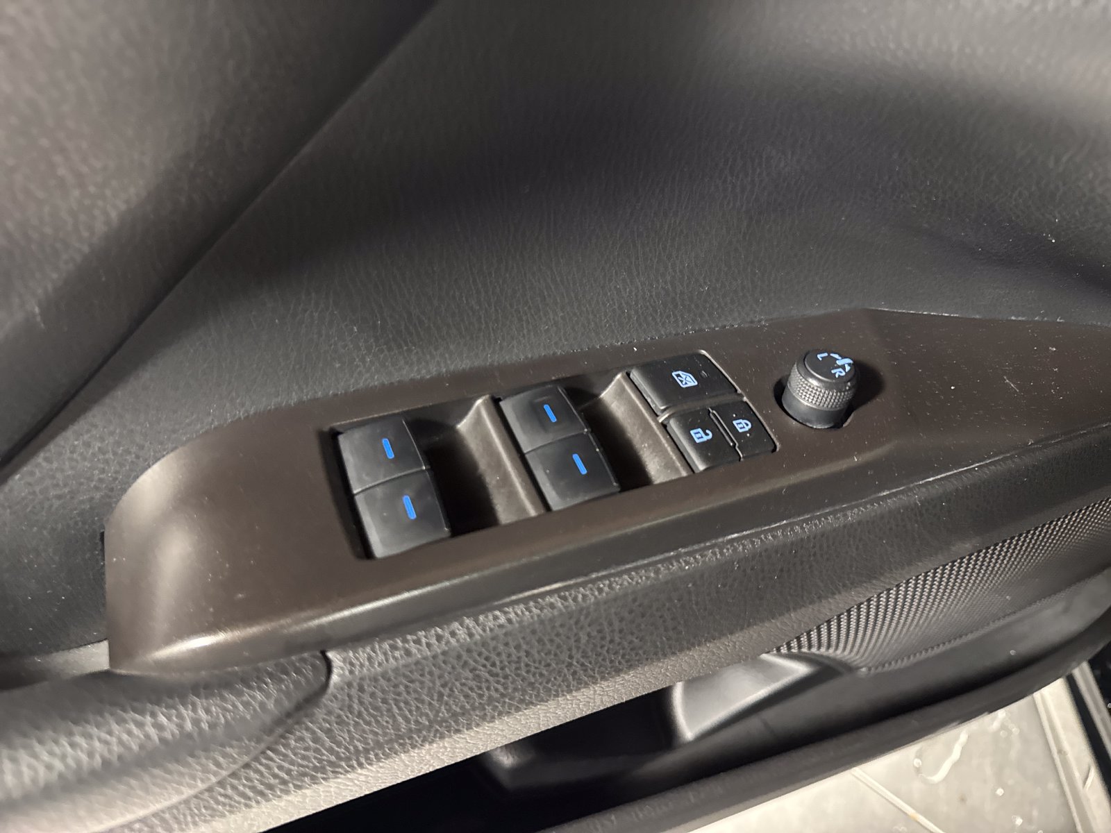 Used 2024 Toyota Camry SE w/ Convenience Package FWD image 12