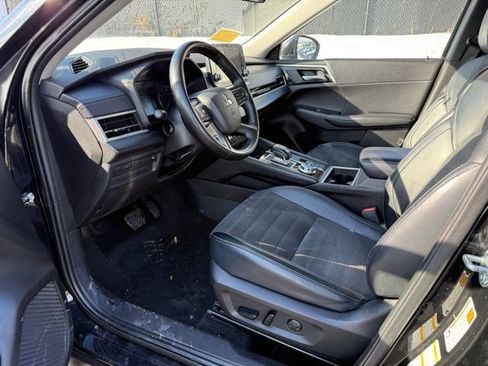 Used 2024 Mitsubishi Outlander SE image 24
