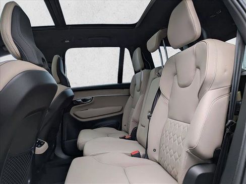 New 2025 Volvo XC90 B5 Core w/ Protection Package Premier image 18