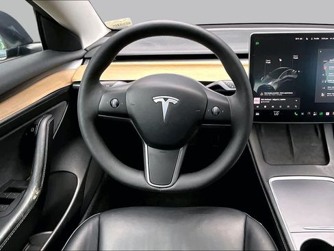 Used 2021 Tesla Model 3 Standard Range Plus RWD image 5