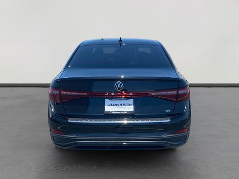 New 2025 Volkswagen Jetta SE image 4