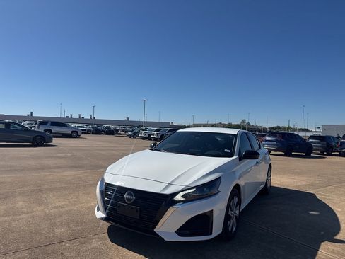 Certified 2025 Nissan Altima 2.5 S image 9