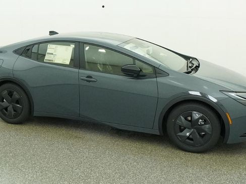 New 2026 Toyota Prius Plug-In Hybrid FWD image 6