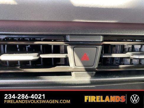 New 2025 Volkswagen Tiguan SE image 36