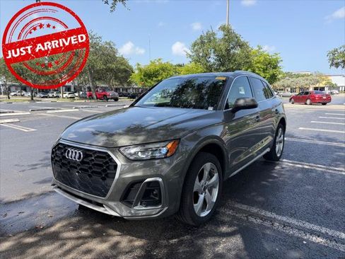 Used 2023 Audi Q5 2.0T Premium Plus w/ Premium Plus Package AWD/4WD image 2