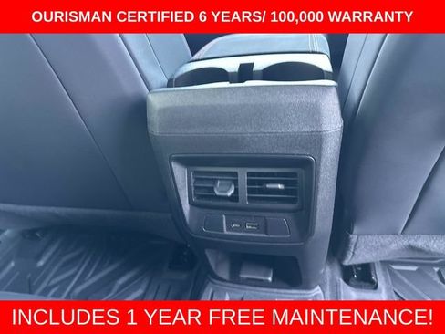 Used 2025 Chevrolet Colorado Z71 w/ Technology Package AWD/4WD image 14