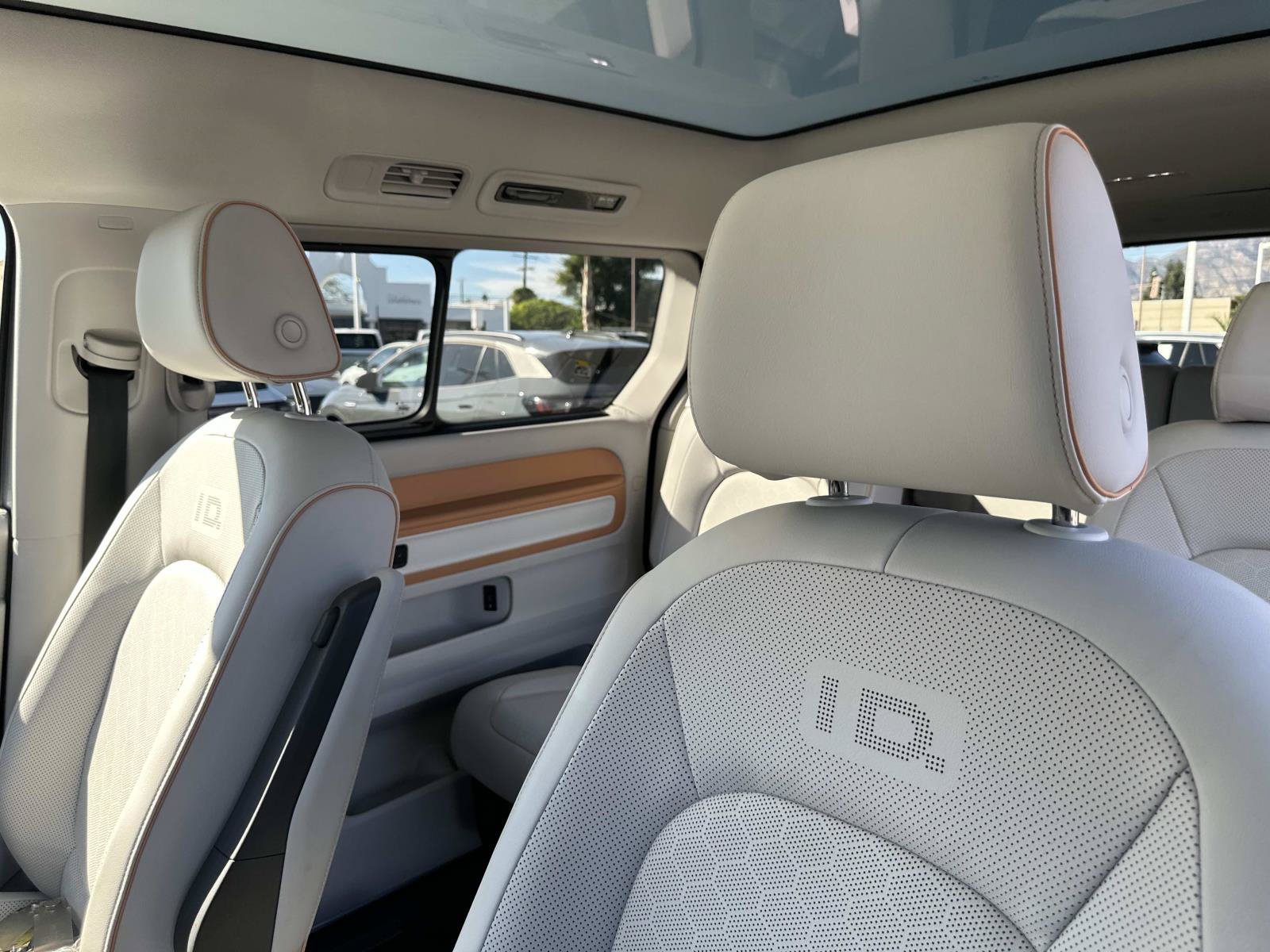 Certified 2025 Volkswagen ID. Buzz 1st Edition AWD/4WD image 24