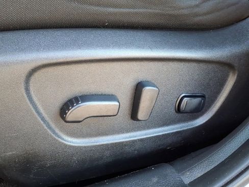 Used 2019 Nissan Rogue SV w/ Premium Package image 5