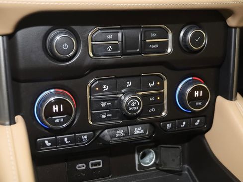 Used 2021 Chevrolet Tahoe Premier w/ Premium Package image 28